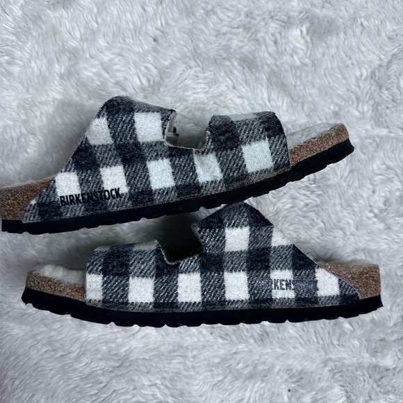 Birkenstock Women's Arizona Soft Footbed Sandals
Size EU 37 = US 6-6.5 Sample - Picture 6 of 8